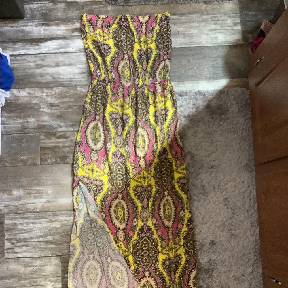 Adorable Renee C. Strapless Boho Maxi Dress with slit Size Small